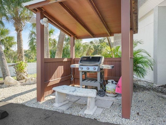 549 SUTTON PLACE t 19, Longboat Key, FL 34228