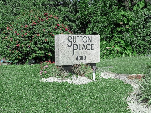549 SUTTON PLACE t 19, Longboat Key, FL 34228
