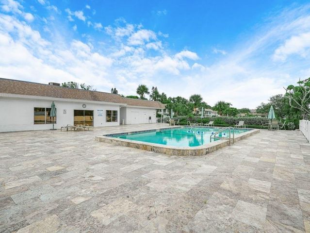 549 SUTTON PLACE t 19, Longboat Key, FL 34228