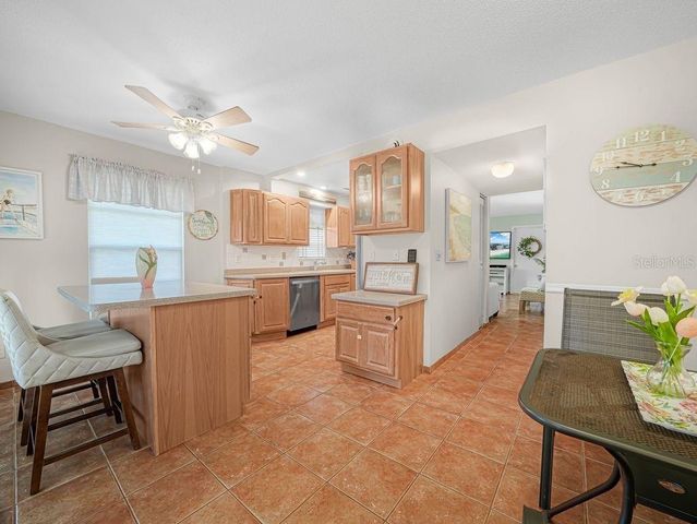 549 SUTTON PLACE t 19, Longboat Key, FL 34228