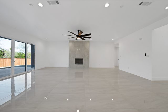 309 Whispering Way, Red Oak, TX 75154