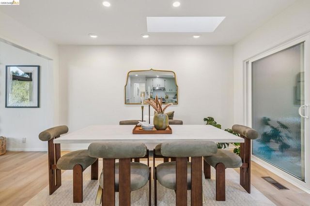 7094 Pinehaven Rd, Oakland, CA 94611