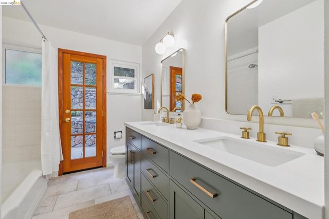 7094 Pinehaven Rd, Oakland, CA 94611