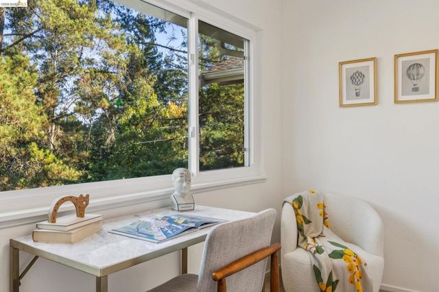 7094 Pinehaven Rd, Oakland, CA 94611