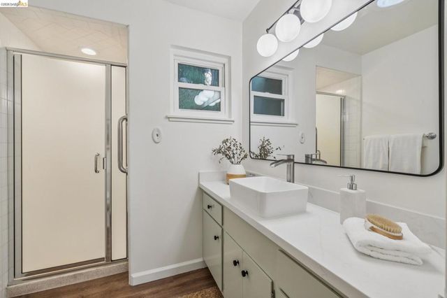 7094 Pinehaven Rd, Oakland, CA 94611