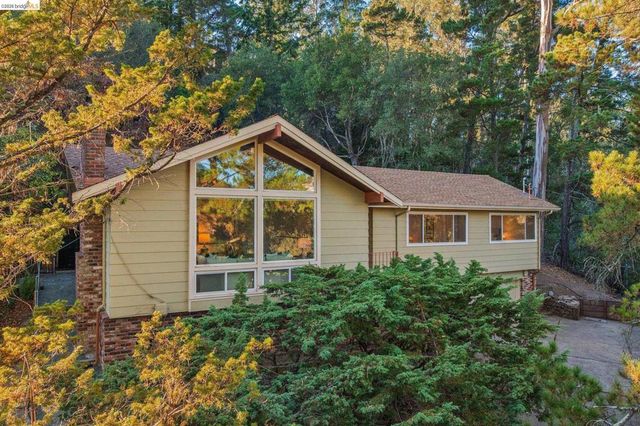 7094 Pinehaven Rd, Oakland, CA 94611