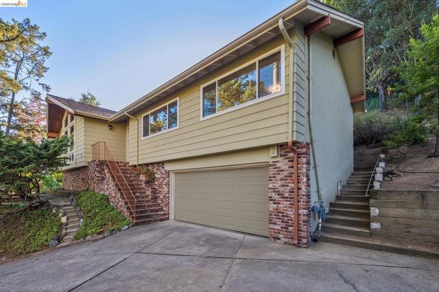 7094 Pinehaven Rd, Oakland, CA 94611