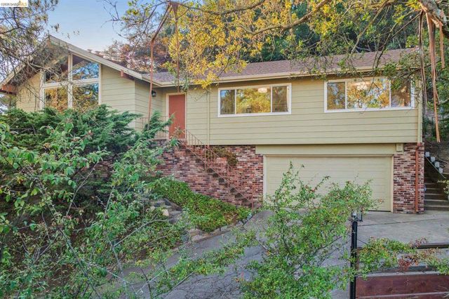 7094 Pinehaven Rd, Oakland, CA 94611