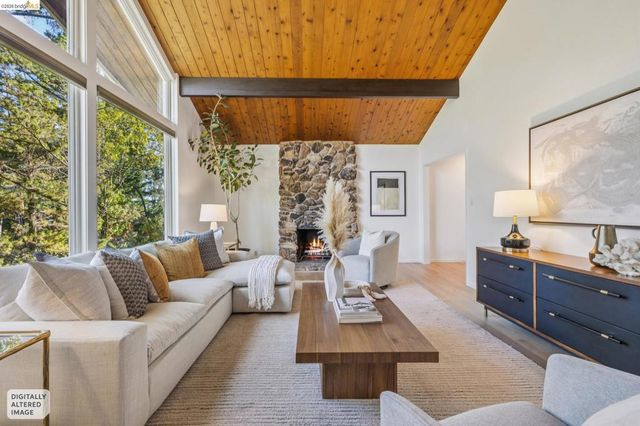 7094 Pinehaven Rd, Oakland, CA 94611
