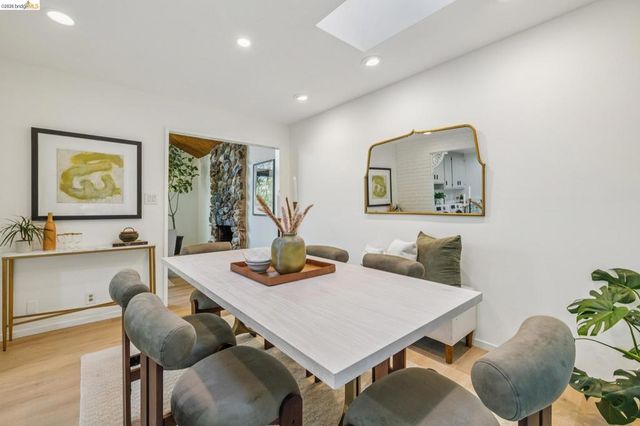 7094 Pinehaven Rd, Oakland, CA 94611