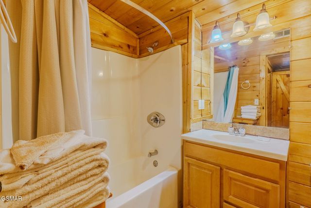 1321 Wears Valley Road, Townsend, TN 37882