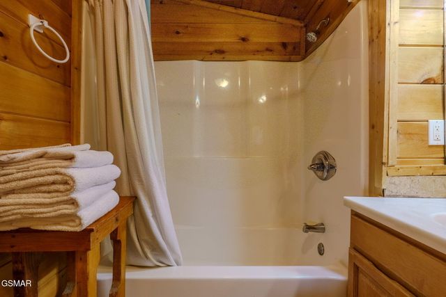 1321 Wears Valley Road, Townsend, TN 37882