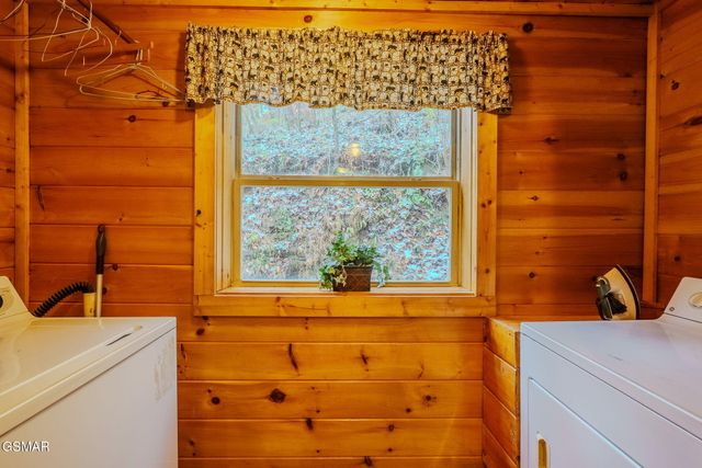 1321 Wears Valley Road, Townsend, TN 37882