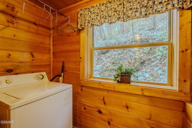 1321 Wears Valley Road, Townsend, TN 37882