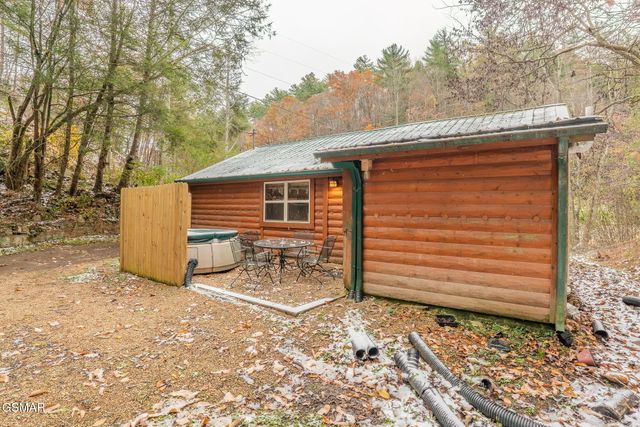 1321 Wears Valley Road, Townsend, TN 37882
