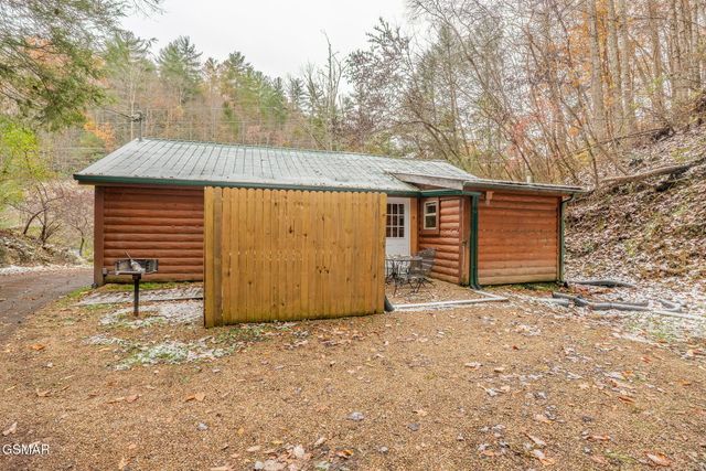 1321 Wears Valley Road, Townsend, TN 37882