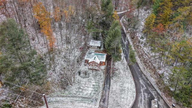 1321 Wears Valley Road, Townsend, TN 37882