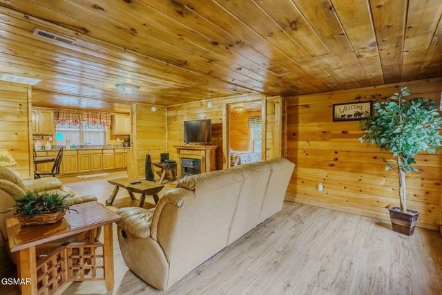 1321 Wears Valley Road, Townsend, TN 37882