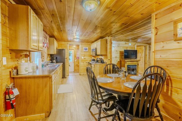 1321 Wears Valley Road, Townsend, TN 37882