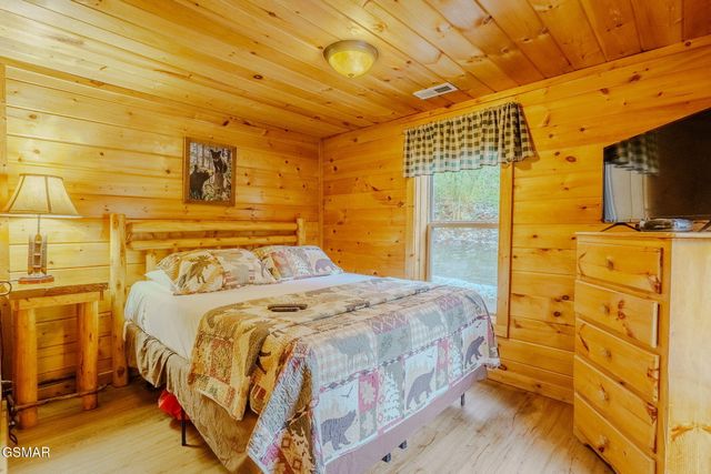 1321 Wears Valley Road, Townsend, TN 37882