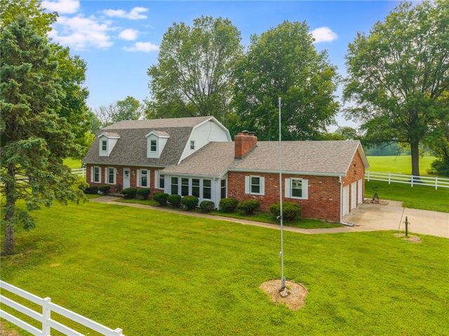 1622 N Charlton Road, Independence, MO 64056