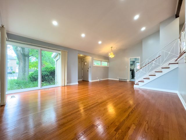 2731 Virginia Lane, Glenview, IL 60025