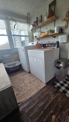 2021 Coles Knob RD NE, Check, VA 24072