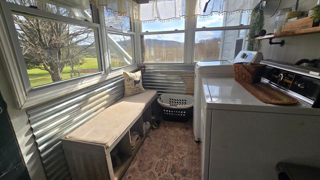 2021 Coles Knob RD NE, Check, VA 24072