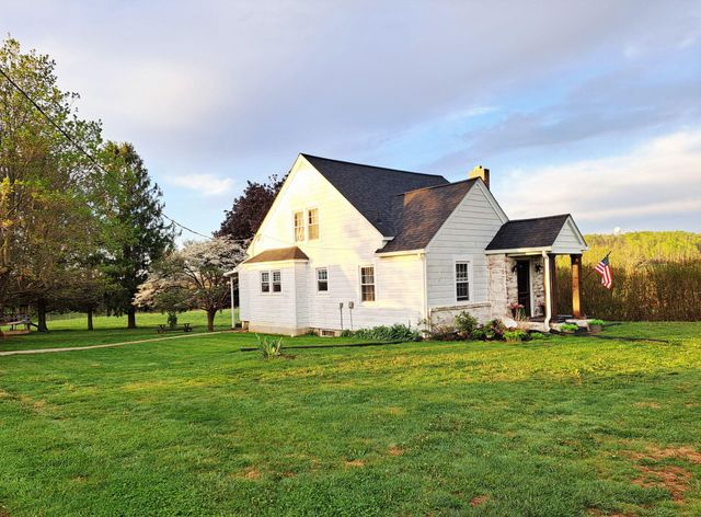 2021 Coles Knob RD NE, Check, VA 24072