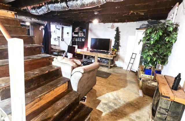2021 Coles Knob RD NE, Check, VA 24072