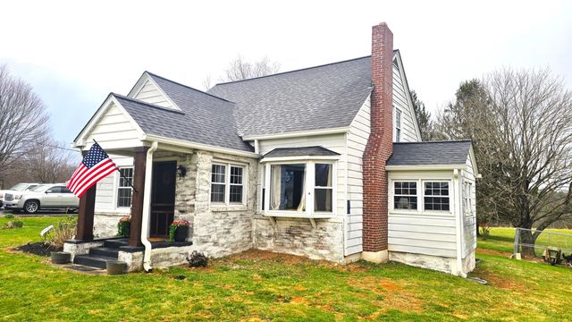 2021 Coles Knob RD NE, Check, VA 24072