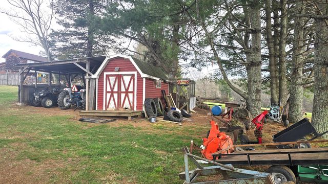 2021 Coles Knob RD NE, Check, VA 24072