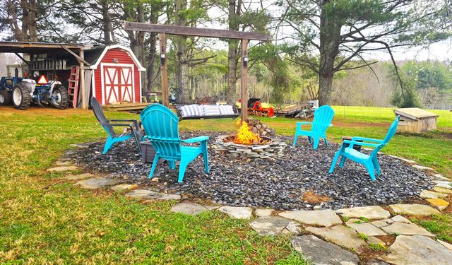 2021 Coles Knob RD NE, Check, VA 24072