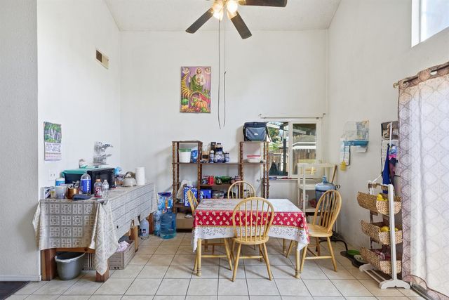 2580 N Knoll Avenue, Fresno, CA 93722