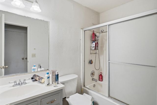 2580 N Knoll Avenue, Fresno, CA 93722