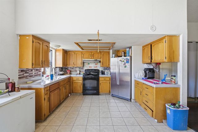 2580 N Knoll Avenue, Fresno, CA 93722