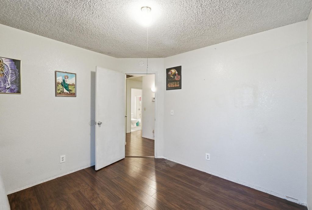 Image 19 of property listing at 2580 N Knoll Avenue, Fresno, CA 93722