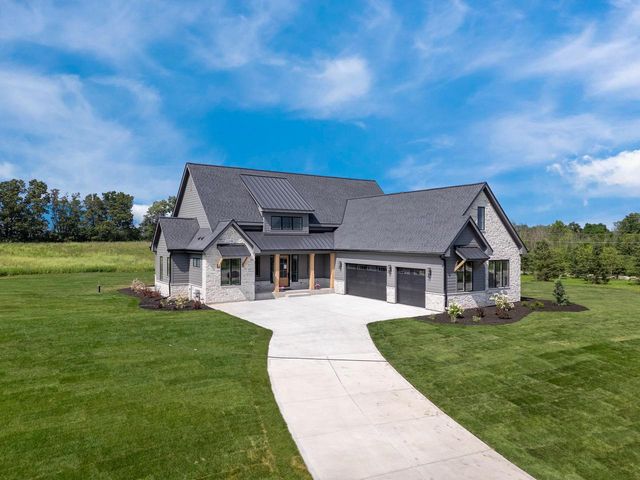 3560 W Pine View COURT, Mequon, WI 53097