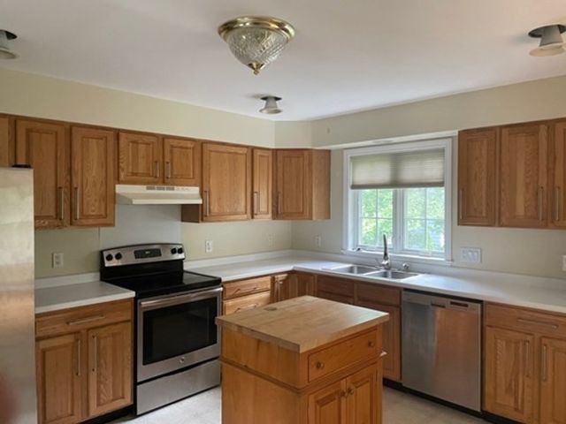 4 Brook 4, Stoneham, MA 02180