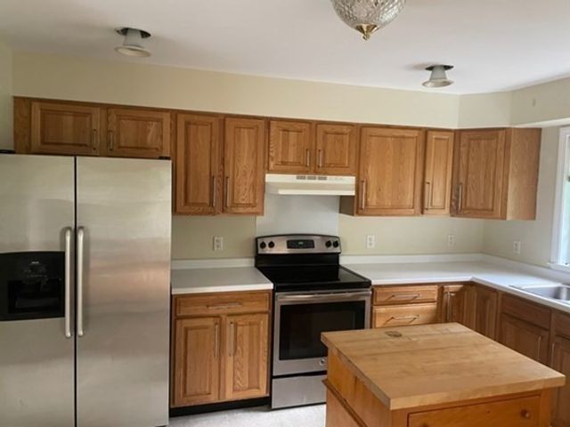 4 Brook 4, Stoneham, MA 02180