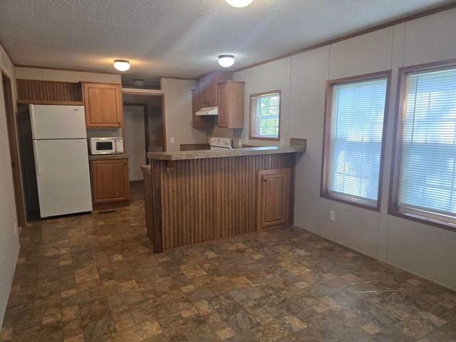 205 W Mcalpin Street, Hebron, IN 46341