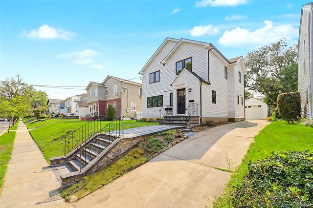 105 Moore Street, New Hyde Park, NY 11040