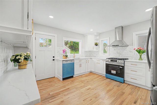 105 Moore Street, New Hyde Park, NY 11040