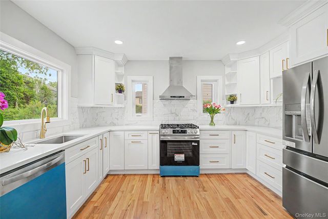 105 Moore Street, New Hyde Park, NY 11040