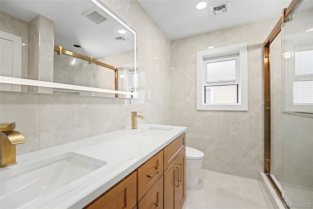 105 Moore Street, New Hyde Park, NY 11040