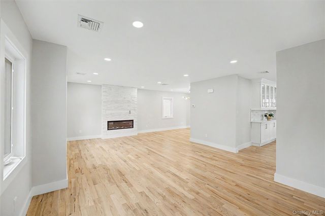 105 Moore Street, New Hyde Park, NY 11040
