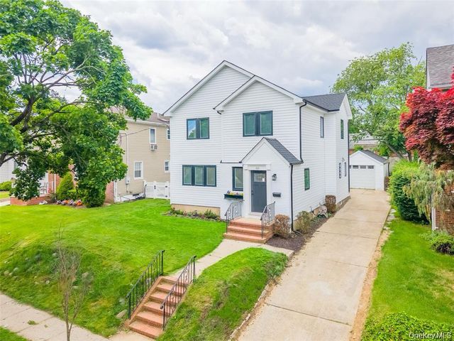 105 Moore Street, New Hyde Park, NY 11040