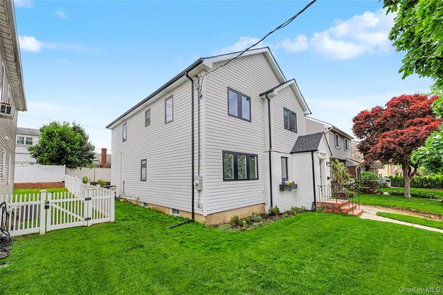 105 Moore Street, New Hyde Park, NY 11040