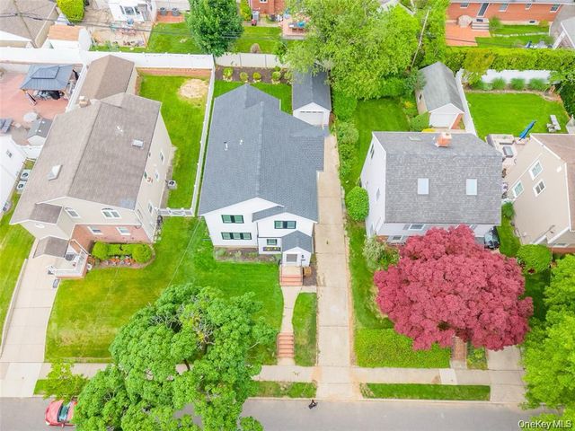 105 Moore Street, New Hyde Park, NY 11040
