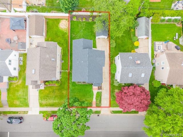 105 Moore Street, New Hyde Park, NY 11040